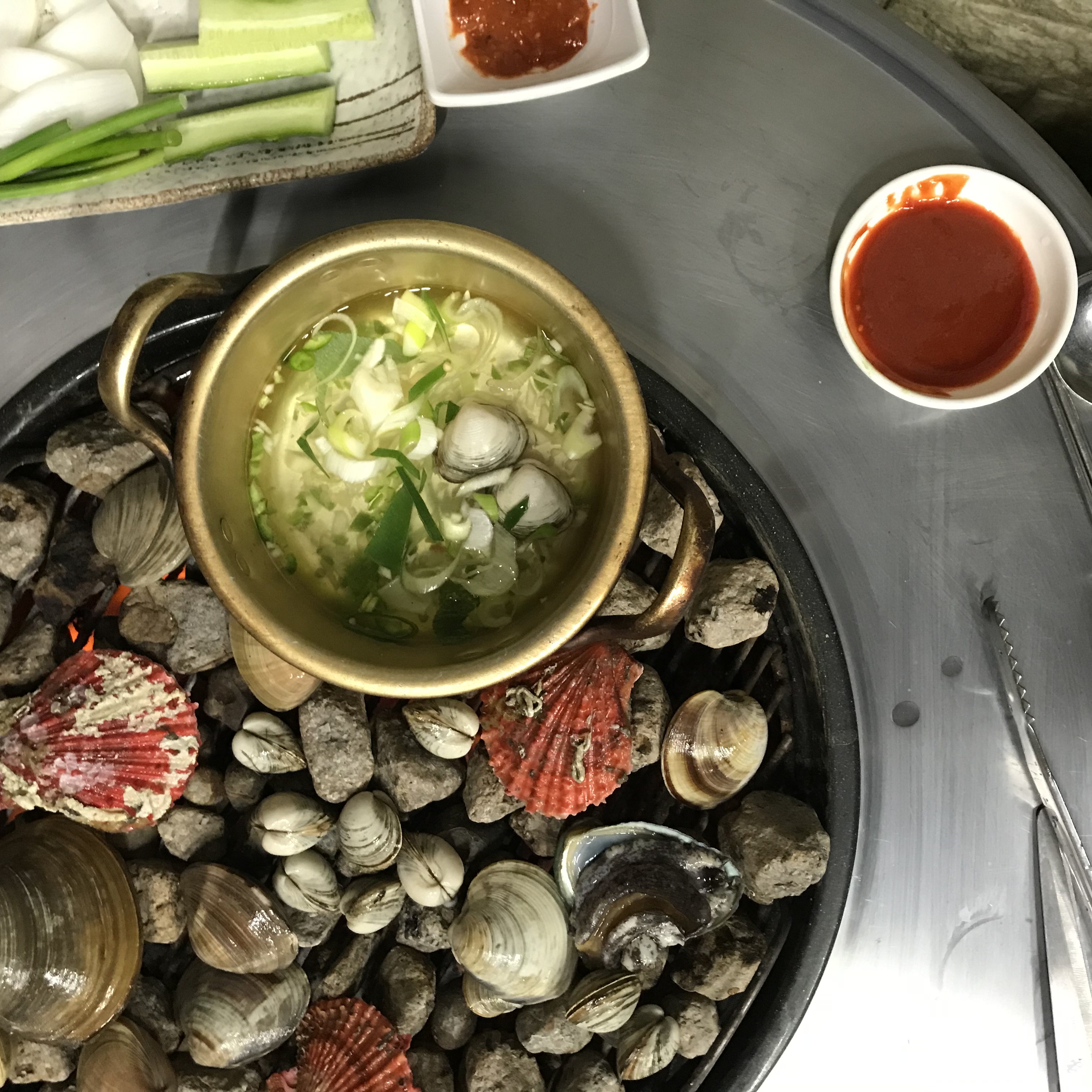 조개구이 먹는데 웨이팅을 해요? 네. | 