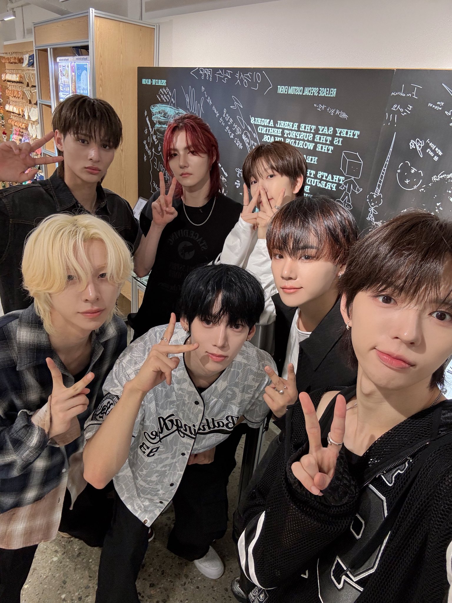 나 앰퍼샌드원이랑 콜라보 했잖아 |