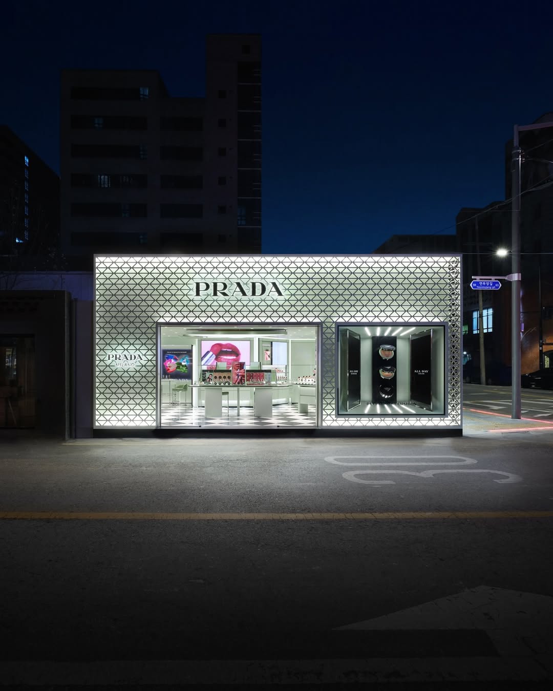 국내 첫 부티크 매장! 프라다 뷰티, 성수동에 자리잡다 | 