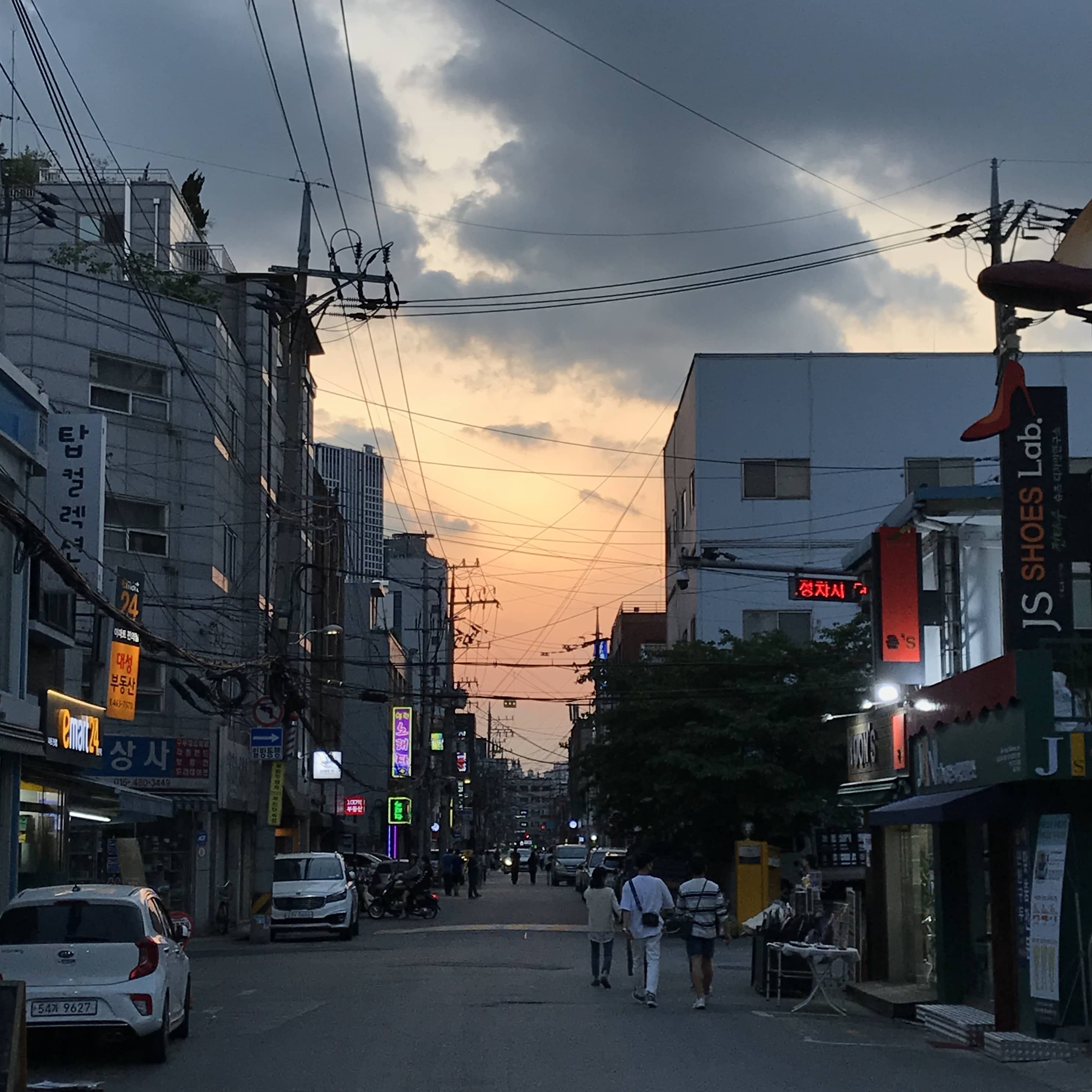 어쩔 수 없이 성수동에 차 타고 왔다면 | 