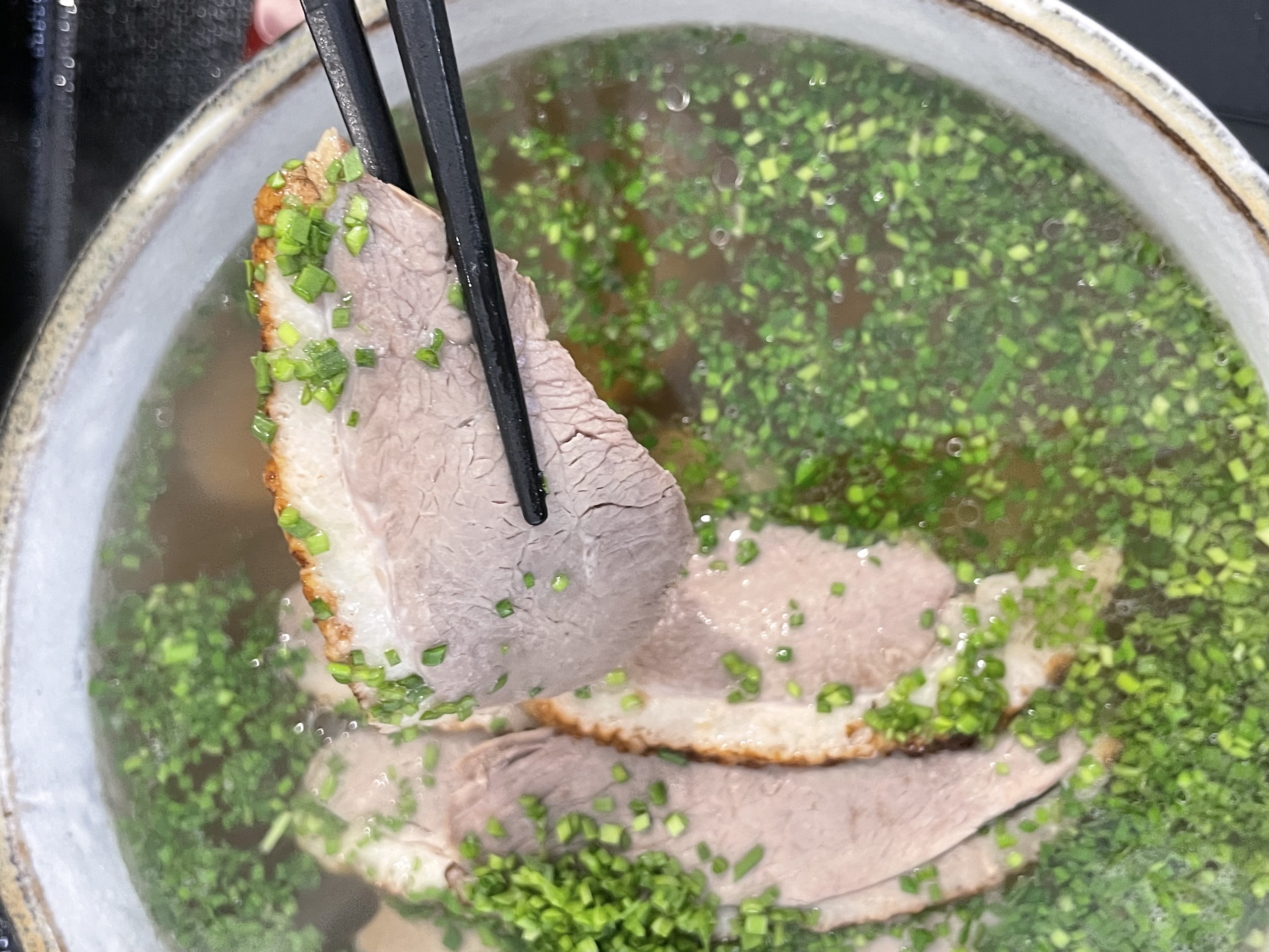 오리고기의 익힘 정도를 저는 굉장히 중요시 여기거덩요 | 